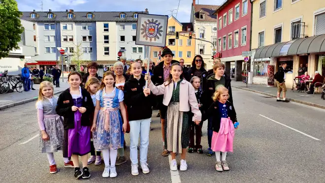 Skiclub Kinder gehen aufs Volksfest