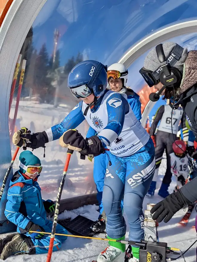 Rennläuferin am Start Kreiscup 2025